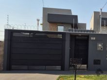 Casa com 3 dormitórios e piscina