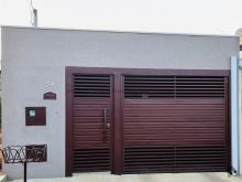 Linda casa rica em armários