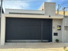 Casa alto padrão - mobiliada com 4 suítes e piscina