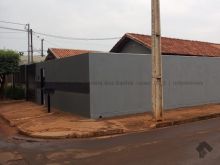 Casa de esquina com 2 quartos