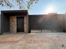 Maravilhosa casa térrea recém construída