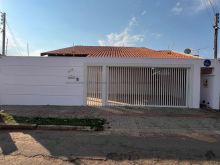 Casa térrea com 4 quartos e escritório
