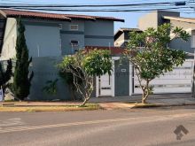 Sobrado de esquina com a rua Vitório Zeola