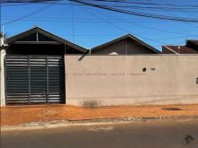 Casa rica em armários e com área gourmet