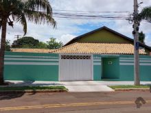 Linda casa e espaçosa - 410m² de terreno esquina
