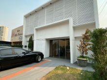Salão comercial em frente ao Fórum