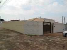 Casa de esquina - muito espaçosa