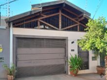 Casa térrea 3 quartos sendo 2 suítes