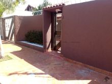 Casa térrea - espaçosa e bem localizada