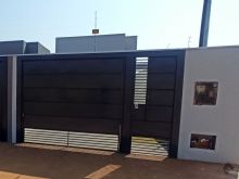 Lindíssima casa com fino acabamento e preço bom