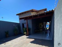 Casa com terreno grande e suíte