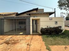 Casa com escritório a poucos metros da lagoa