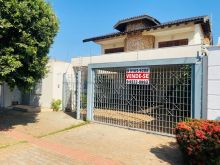 Casa sobrado com subsolo
