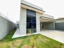 Imóvel com 3 quartos sendo 2 suítes - amplo espaço de terreno