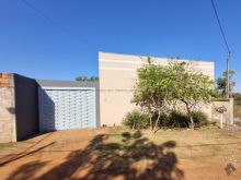 Imóvel residencial com barracão comercial