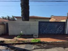 Casa completa no início do bairro