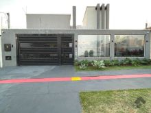 Casa completa com piscina e 04 suítes