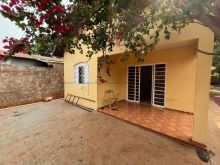 Casa de esquina com quintalzão