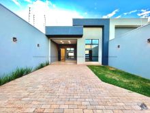 Excelente casa com 3 dormitórios e piscina no Jd. Itatiaia