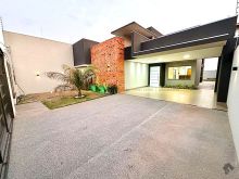 Linda casa com piscina