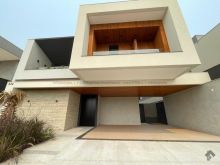 Sobrado com fino acabamento e projeto sofisticado