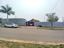 Sobrado com terreno e área de lazer