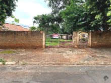 871 m² com 24 m de frente