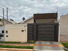Excelente casa com uma suíte e dois quartos