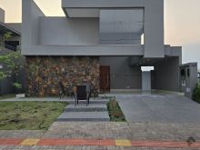 Casa com fachada imponente Alphaville IV