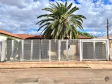 Casa com quintal amplo próximo ao Colégio Militar