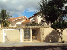 Sobrado amplo