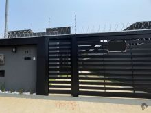 Linda casa de 03 quartos com suíte e espaço gourmet