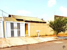 Frente a praça