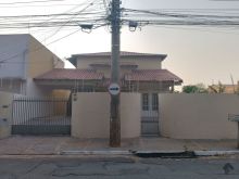 Sobrado com excelente tamanho