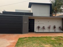 Casa nova com 03 suítes e piscina