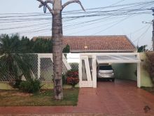 Casa com 3 quartos e piscina