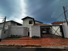 Amplo sobrado com energia fotovoltaica