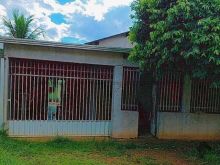 Casa com terreno grande com edícula