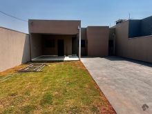 Maravilhosa casa térrea com quintal amplo
