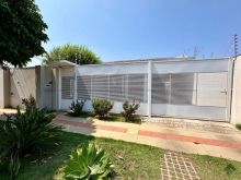 Imóvel com espaços amplos e aconchegantes