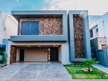 Luxuosa casa em condomínio no Residencial Damha IV