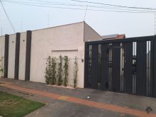 Rica em planejados piscina e energia solar