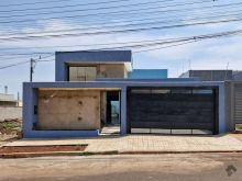 Casa térrea de alto padrão com piscina