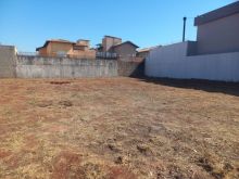 Terreno grande e plano - murado 3 lados