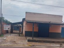 Casa comercial e residencial com edícula