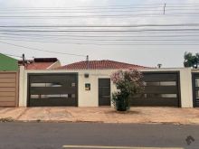 Casa espaçosa com edícula