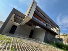 Belíssima casa térrea arquitetura moderna rica em móveis planejados