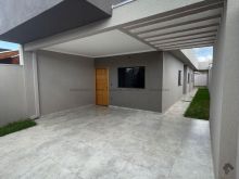 Com excelente quintal e churrasqueira
