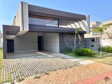 Casa térrea com 3 suítes e planejados no Alphaville
