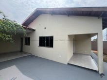 Ótima casa com cômodos amplos e espaçosos